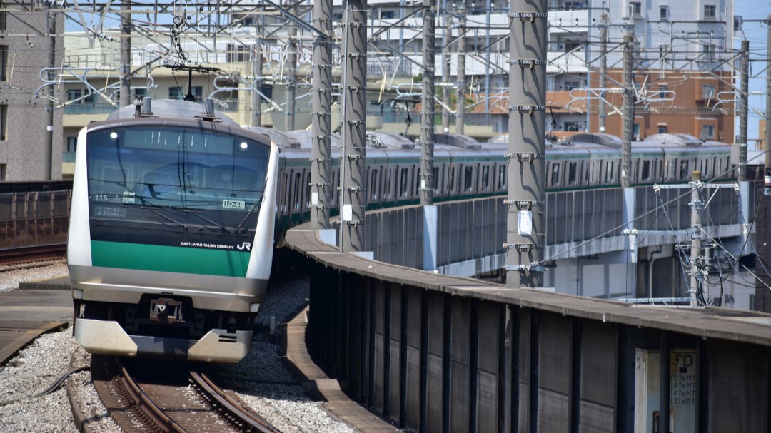 浮間舟渡駅に到着する埼京線